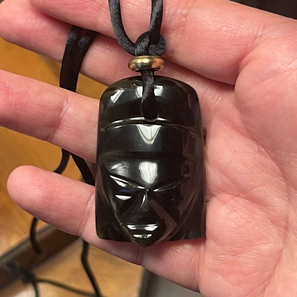 Mexican Mayan hand carved black obsidian mask pendant necklace - Picture 6 of 11